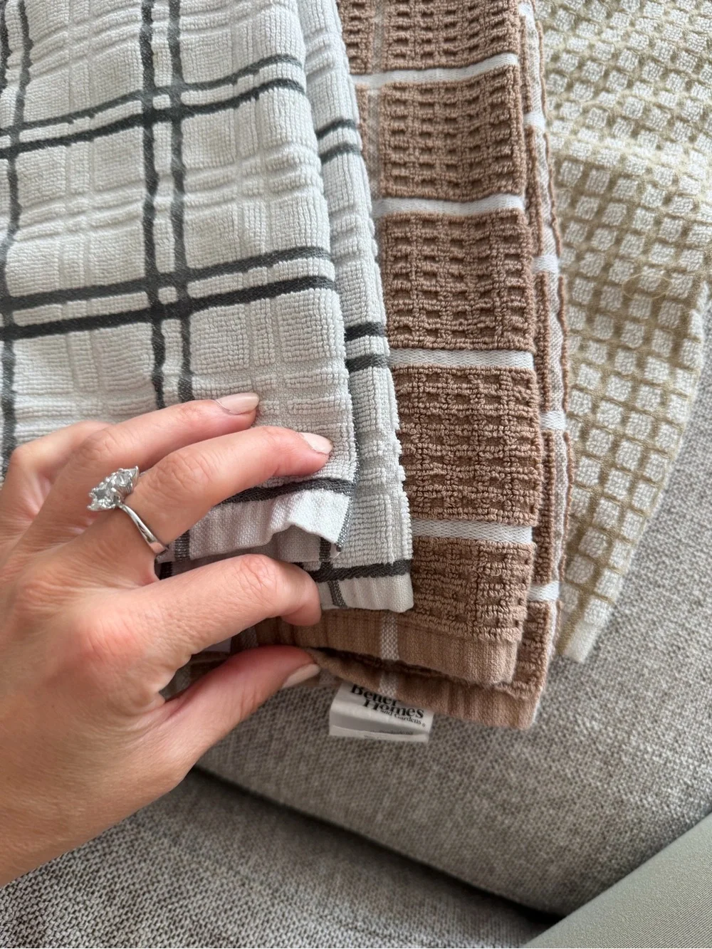 🗽3 Assorted Kitchen Towels Set - Cream, Brown, White Plaid